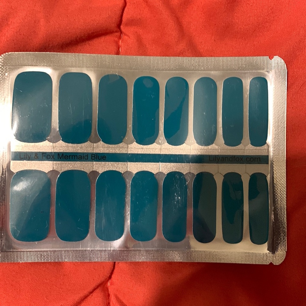 Teal/blue nail style
